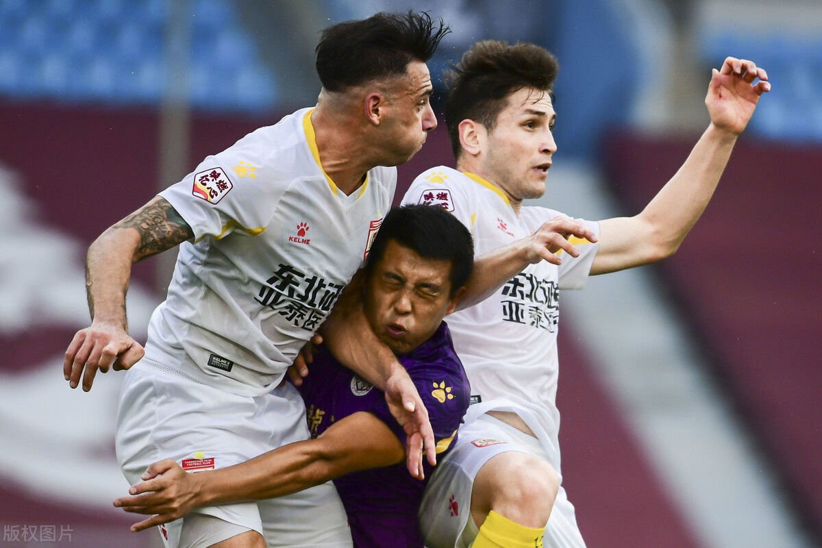 阿斯顿维拉训练开放日,关键时刻单刀错失引欢呼,荷甲在即,赛季目标并未改变的简单介绍 阿斯顿维拉训练开放日,关键时刻单刀错失引欢呼,荷甲在即,赛季目标并未改变的简单介绍