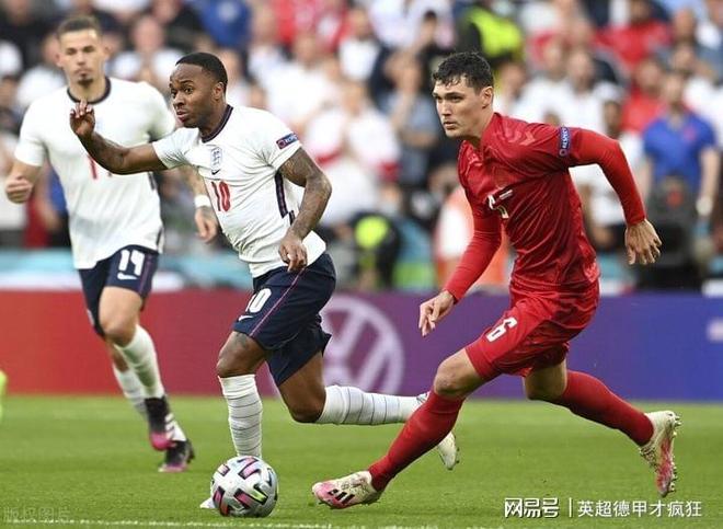  转折点！瓦伦西亚复出首秀，英超冲刺阶段攻防权衡，球迷炸锅，赛程密集仍需轮换