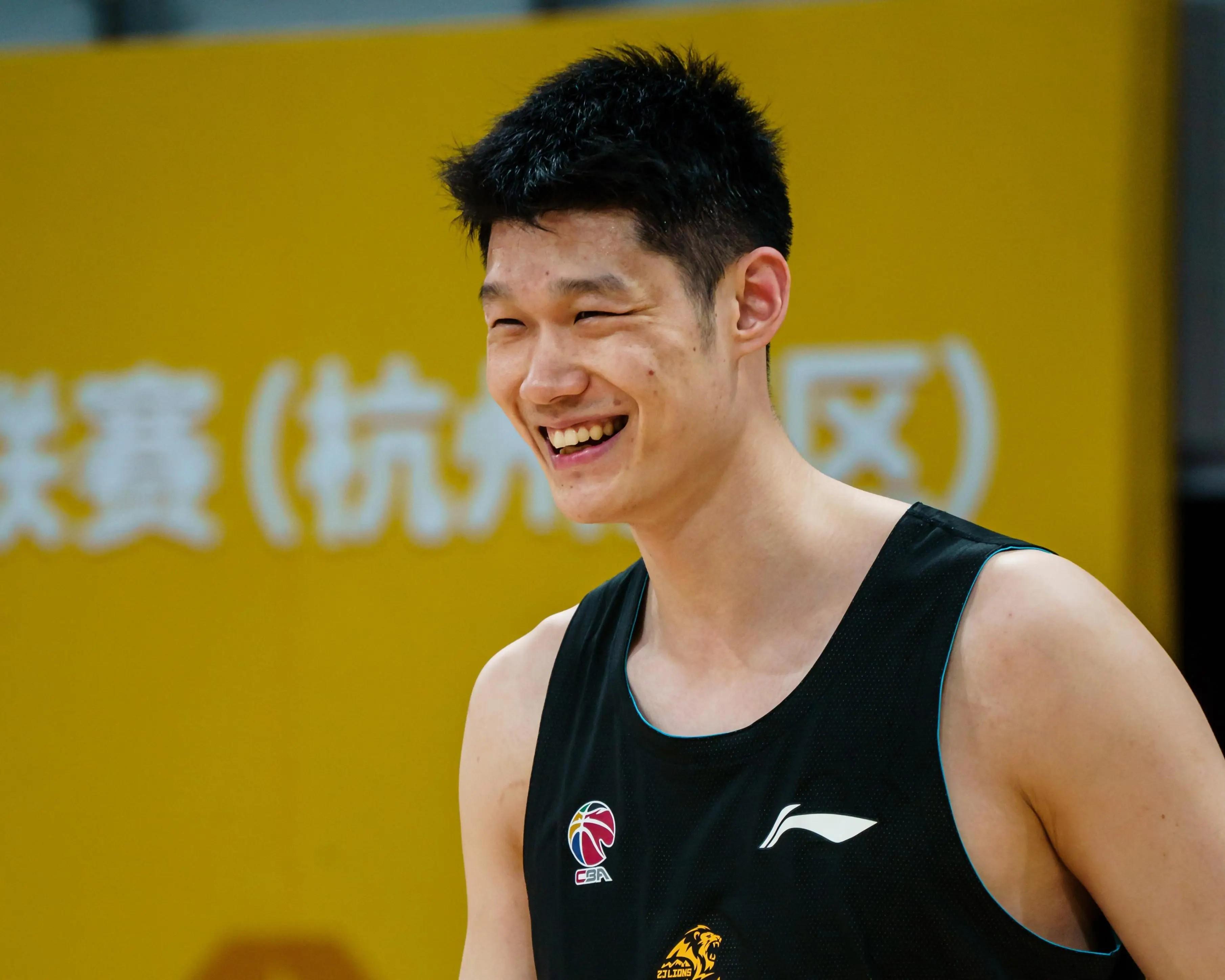 包含今夜体能课后，广厦男篮迎来里程碑备战中超，震撼外界，更衣室氛围转暖的词条-开云网址